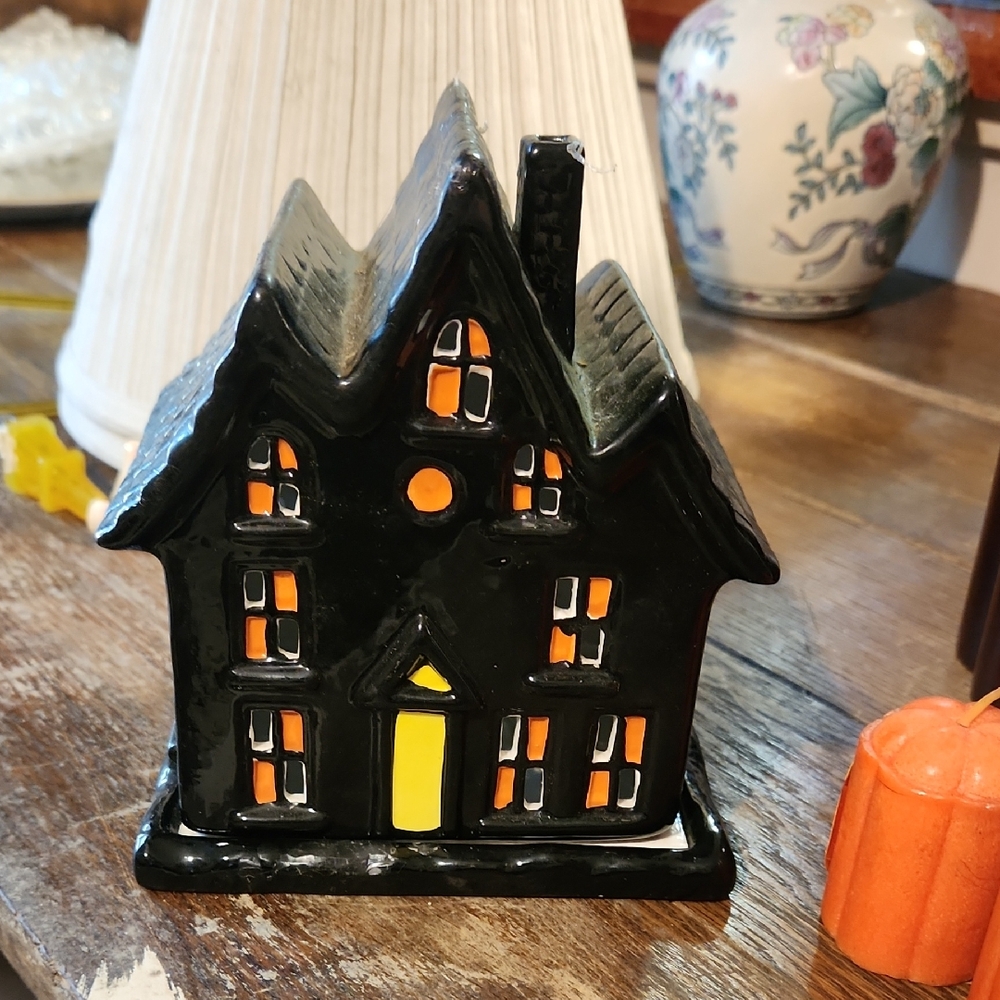 Sakura Table "Haunted Hideaway" Black Ceramic Haunted House Tealight Holder